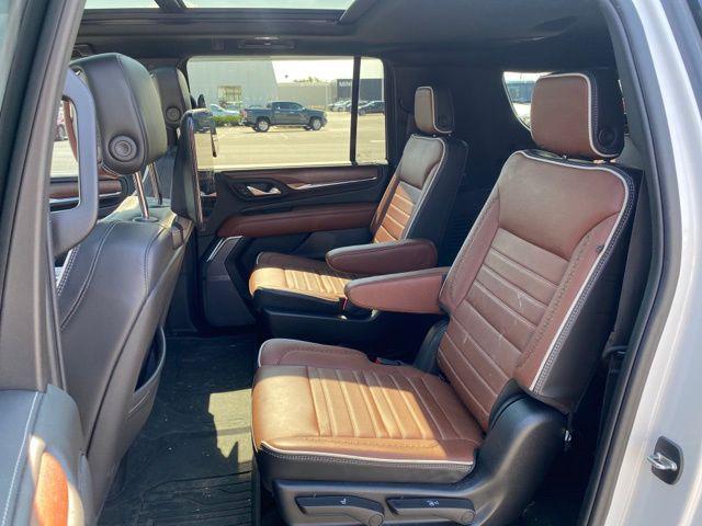 Photo of 2023 White Frost Tricoat GMC Yukon XL