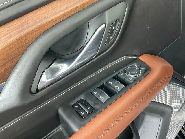 Photo of 2023 White Frost Tricoat GMC Yukon XL