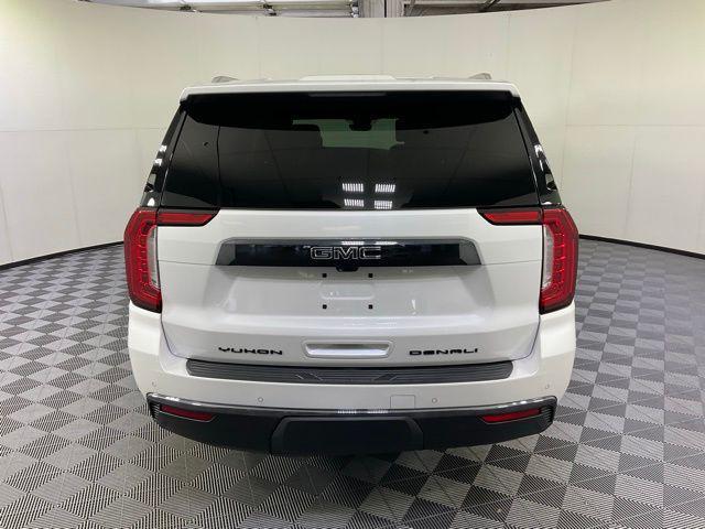 Photo of 2023 White Frost Tricoat GMC Yukon XL