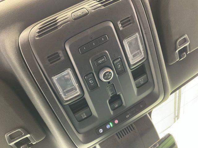 Photo of 2023 White Frost Tricoat GMC Yukon XL