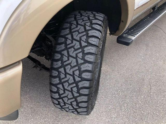 Photo of 2012 White Ford F-250