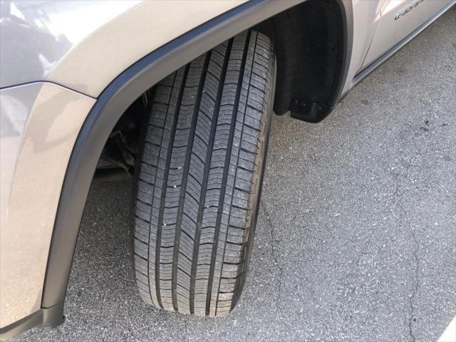 Photo of 2019 Silver Jeep Grand Cherokee