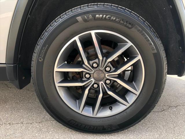 Photo of 2019 Silver Jeep Grand Cherokee