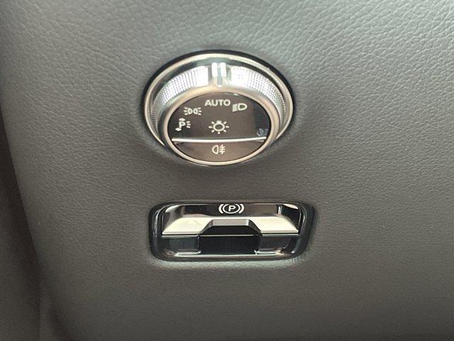 Photo of 2025 Polar White Mercedes-Benz GLC 350e