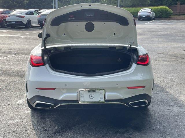 Photo of 2026 MANUFAKTUR Moonlight White Metallic Mercedes-Benz CLE 300