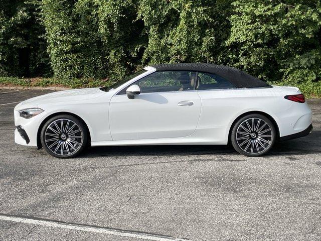 Photo of 2026 MANUFAKTUR Moonlight White Metallic Mercedes-Benz CLE 300