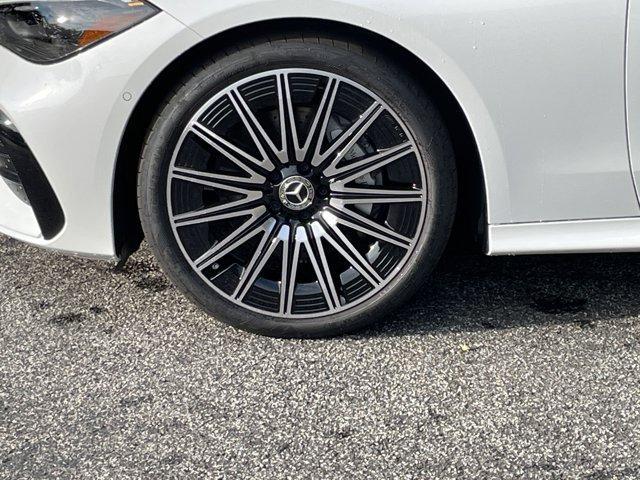 Photo of 2026 MANUFAKTUR Moonlight White Metallic Mercedes-Benz CLE 300