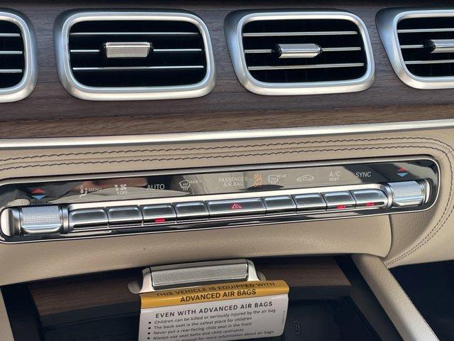 Photo of 2025 MANUFAKTUR Moonlight White Metallic Mercedes-Benz GLE 450