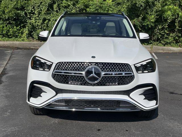 Photo of 2025 MANUFAKTUR Moonlight White Metallic Mercedes-Benz GLE 450
