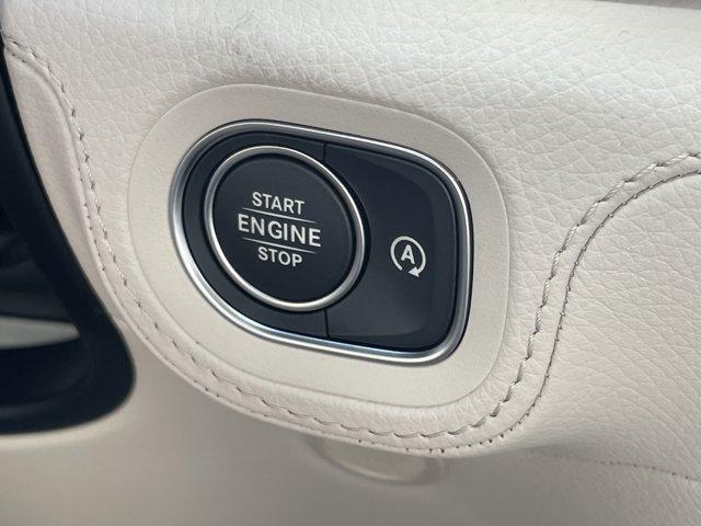 Photo of 2025 MANUFAKTUR Moonlight White Metallic Mercedes-Benz GLE 450