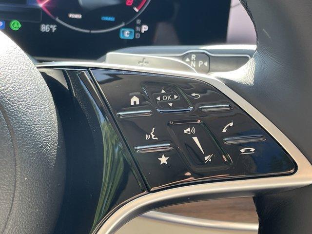Photo of 2025 MANUFAKTUR Moonlight White Metallic Mercedes-Benz GLE 450
