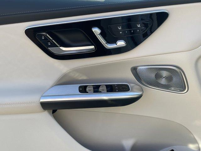 Photo of 2026 MANUFAKTUR Moonlight White Metallic Mercedes-Benz GLC 300