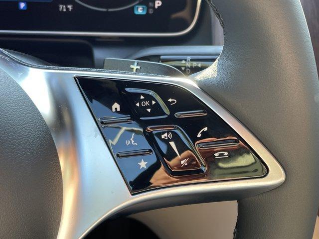 Photo of 2026 MANUFAKTUR Moonlight White Metallic Mercedes-Benz GLC 300