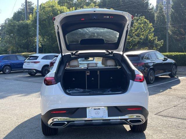 Photo of 2026 MANUFAKTUR Moonlight White Metallic Mercedes-Benz GLC 300