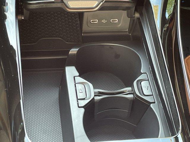 Photo of 2025 MANUFAKTUR Moonlight White Metallic Mercedes-Benz C-Class