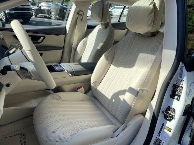 Photo of 2025 MANUFAKTUR Moonlight White Metallic Mercedes-Benz EQS 450+