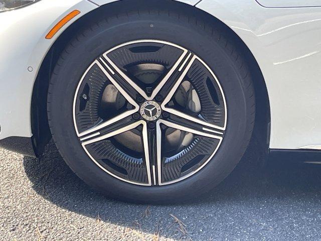 Photo of 2025 MANUFAKTUR Moonlight White Metallic Mercedes-Benz EQS 450+