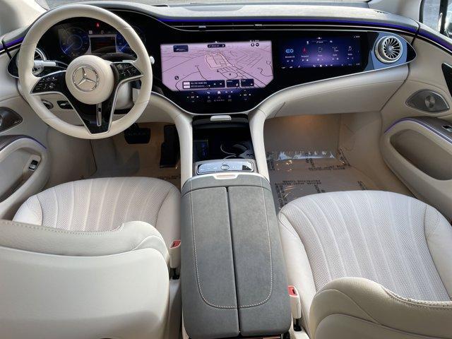 Photo of 2025 MANUFAKTUR Moonlight White Metallic Mercedes-Benz EQS 450+