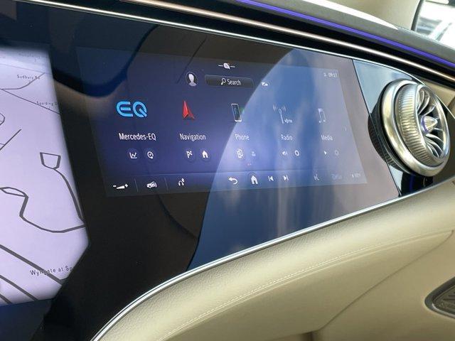 Photo of 2025 MANUFAKTUR Moonlight White Metallic Mercedes-Benz EQS 450+