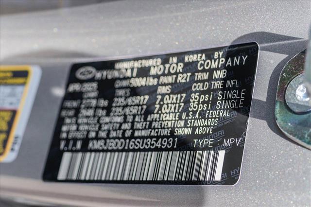 Photo of 2025 Shimmering Silver Hyundai TUCSON Hybrid