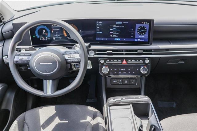 Photo of 2025 Shimmering Silver Hyundai TUCSON Hybrid