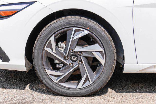 Photo of 2025 Serenity White Hyundai ELANTRA