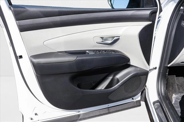 Photo of 2025 Serenity White Pearl Hyundai TUCSON