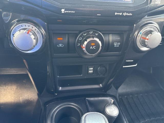 Photo of 2016 Midnight Black Metallic Toyota 4Runner