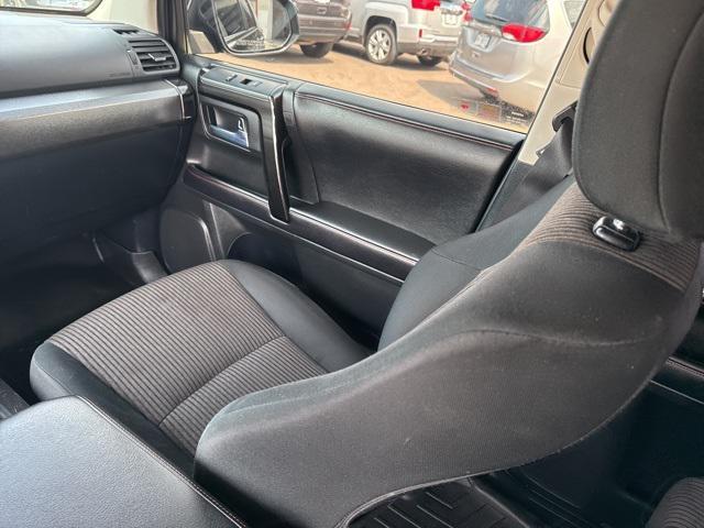 Photo of 2016 Midnight Black Metallic Toyota 4Runner