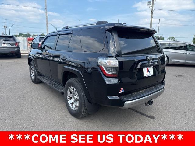 Photo of 2016 Midnight Black Metallic Toyota 4Runner