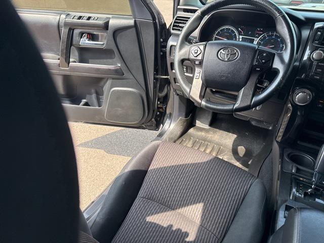 Photo of 2016 Midnight Black Metallic Toyota 4Runner