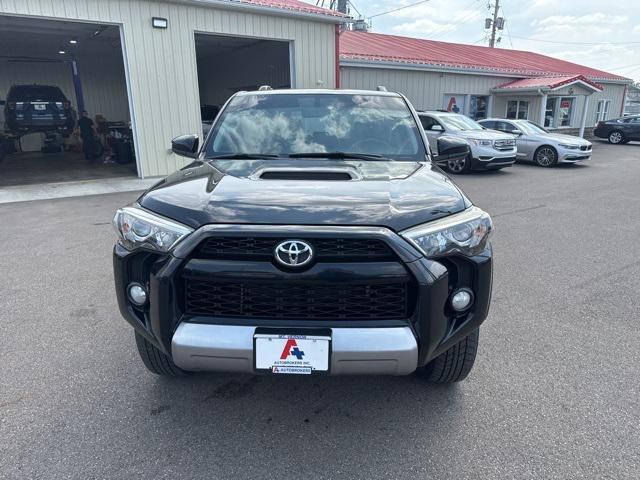 Photo of 2016 Midnight Black Metallic Toyota 4Runner