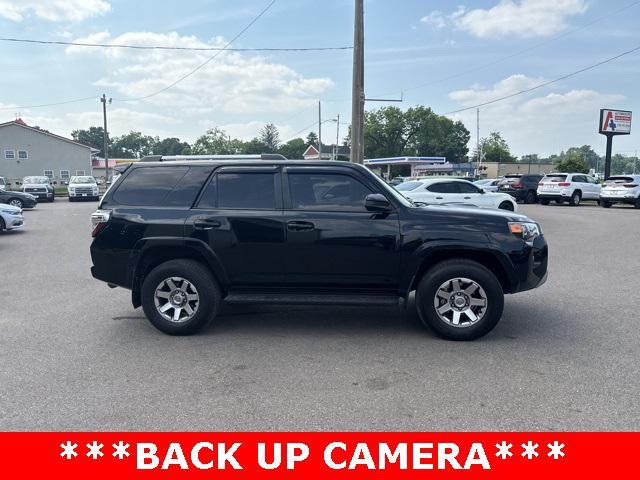 Photo of 2016 Midnight Black Metallic Toyota 4Runner