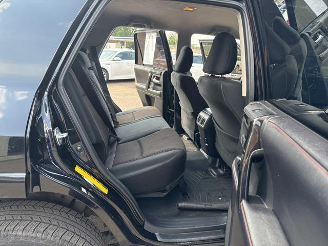 Photo of 2016 Midnight Black Metallic Toyota 4Runner