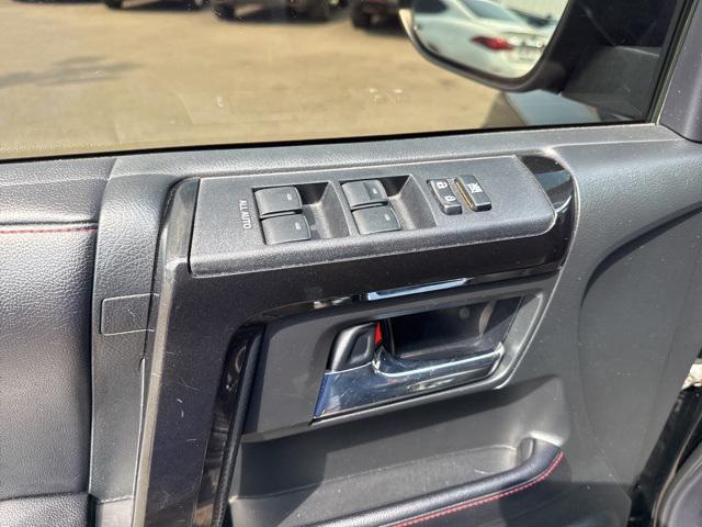Photo of 2016 Midnight Black Metallic Toyota 4Runner