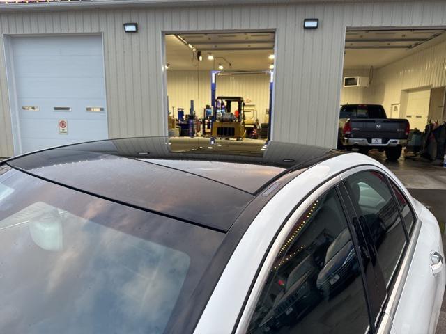 Photo of 2015 White Mercedes-Benz C-Class