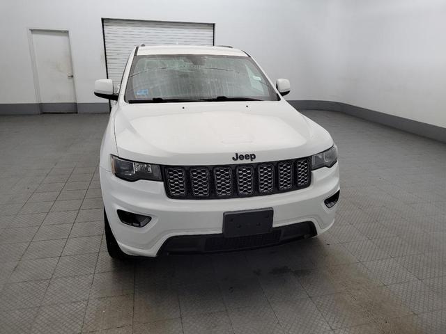 Photo of 2018 Bright White Clearcoat Jeep Grand Cherokee