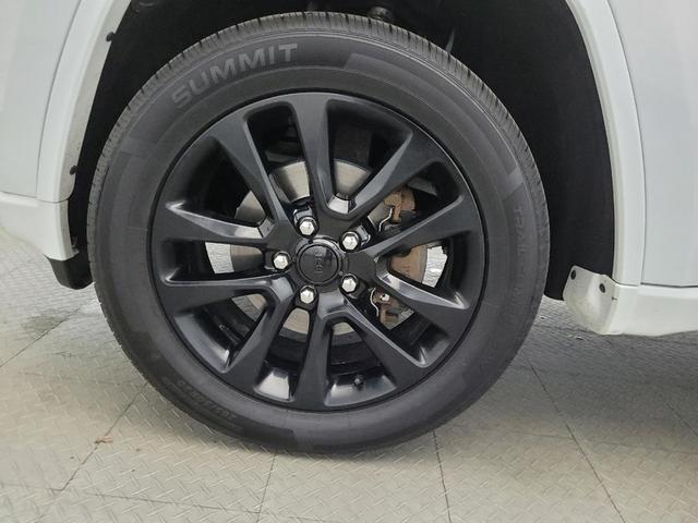 Photo of 2018 Bright White Clearcoat Jeep Grand Cherokee