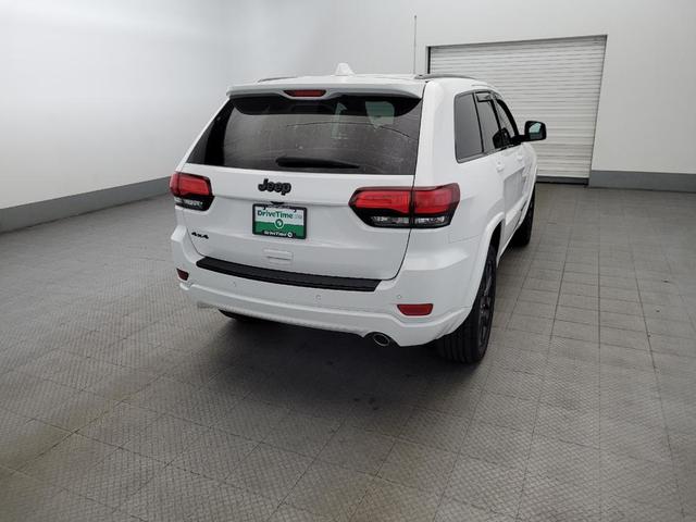 Photo of 2018 Bright White Clearcoat Jeep Grand Cherokee