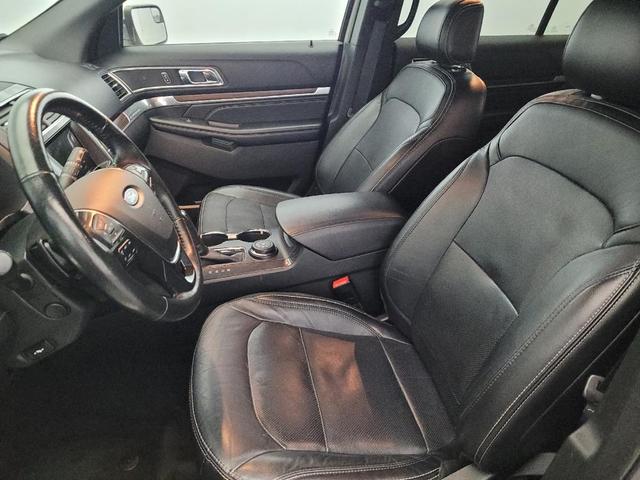 Photo of 2017 White Gold Metallic Ford Explorer