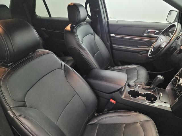 Photo of 2017 White Gold Metallic Ford Explorer