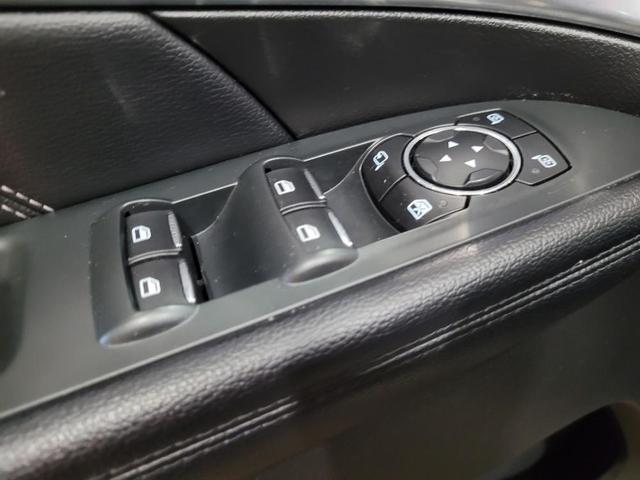 Photo of 2017 White Gold Metallic Ford Explorer