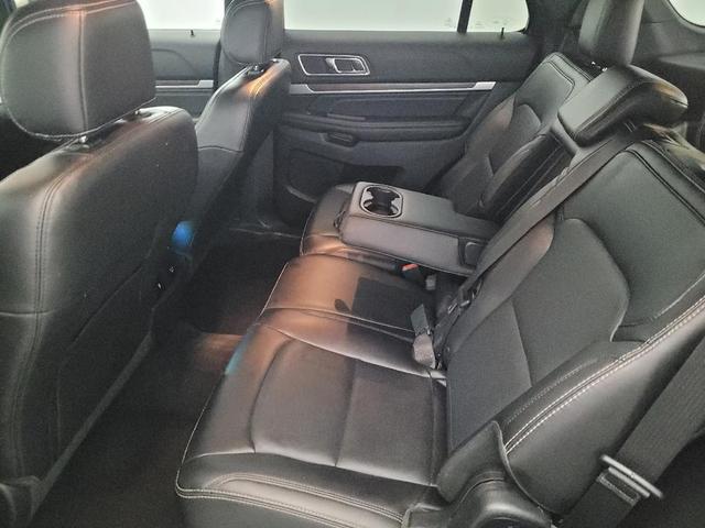 Photo of 2017 White Gold Metallic Ford Explorer