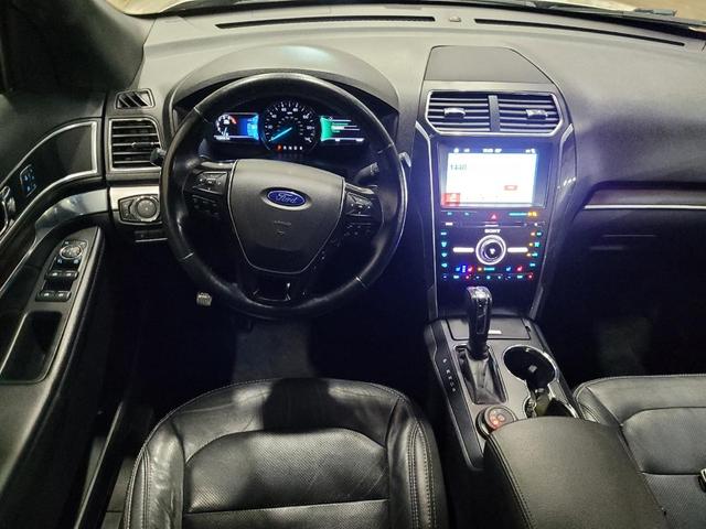 Photo of 2017 White Gold Metallic Ford Explorer