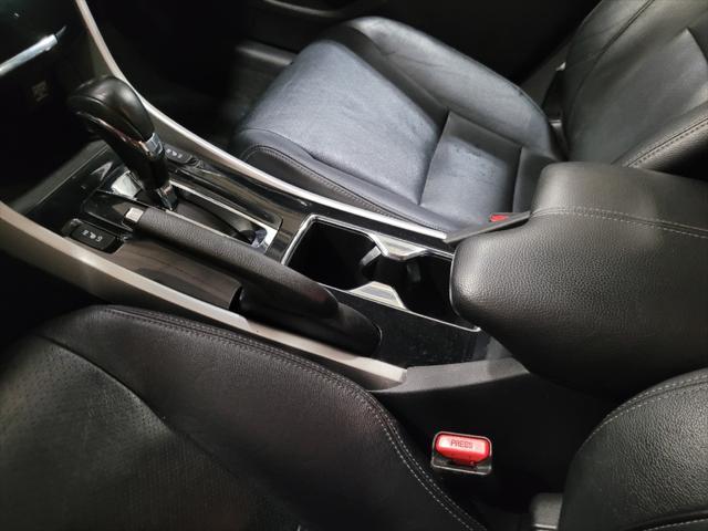Photo of 2017 Lunar Silver Metallic Honda Accord