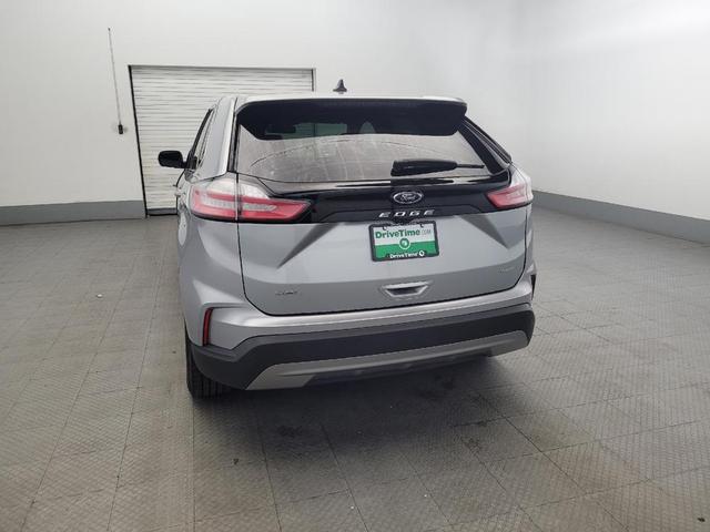 Photo of 2024 Iconic Silver Metallic Ford Edge