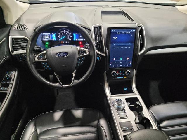 Photo of 2024 Iconic Silver Metallic Ford Edge