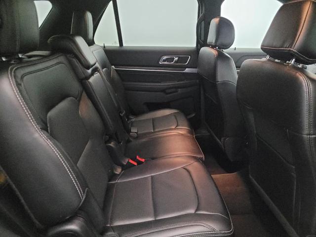 Photo of 2016 White Platinum Metallic Tri-Coat Ford Explorer