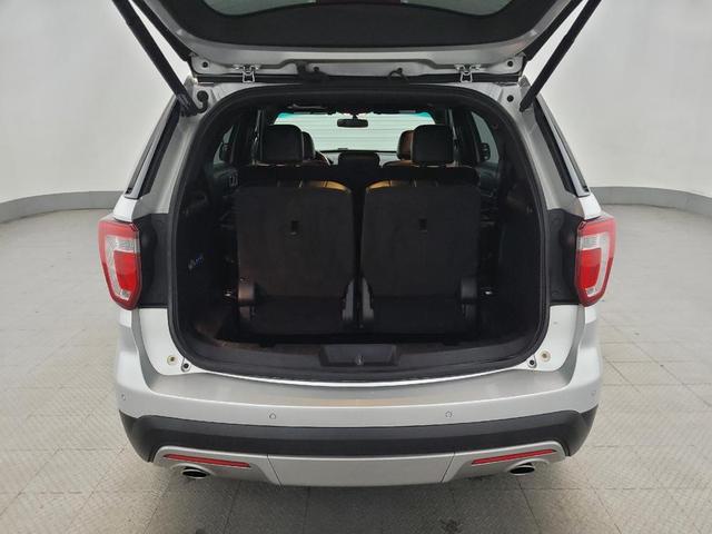 Photo of 2016 White Platinum Metallic Tri-Coat Ford Explorer