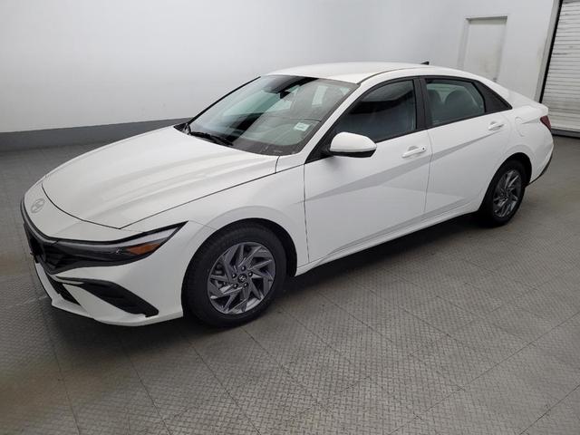 Photo of 2024 Serenity White Hyundai ELANTRA